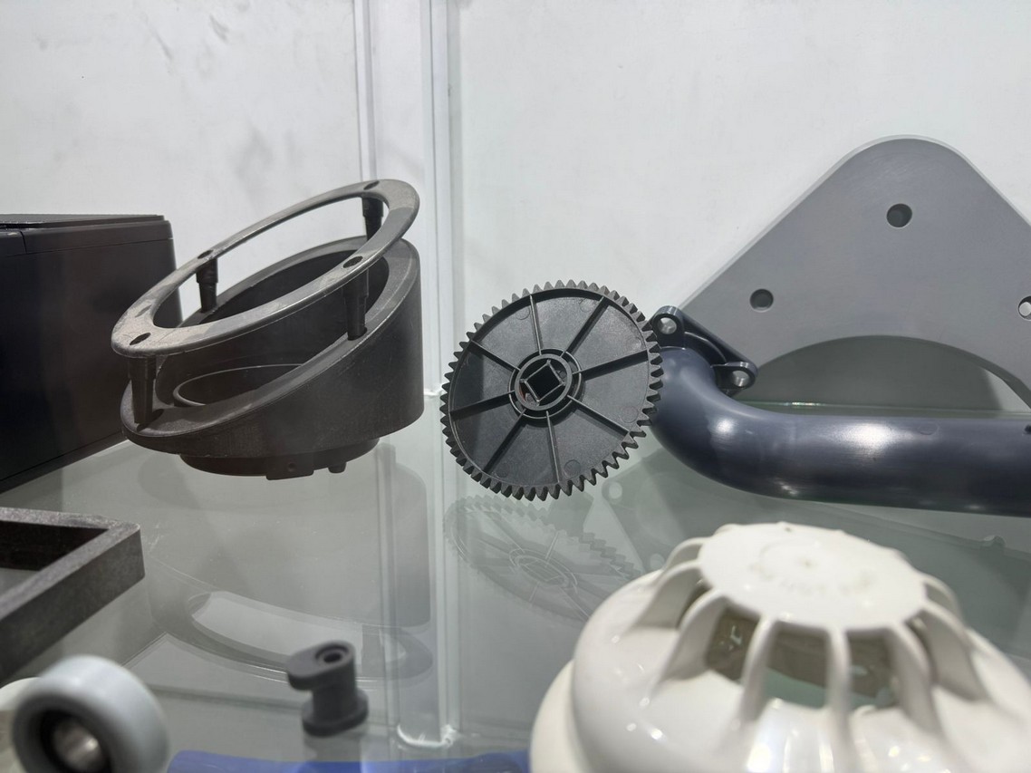 Molded plastic product sample 4